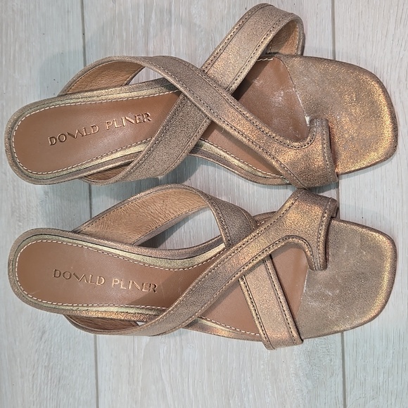 Donald J. Pliner Women's Bronze Gold Heeled Sandals Loop Toe Shoes Sz 7.5M - Picture 3 of 12